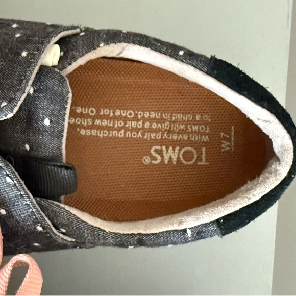 TOMS Women's Sneakers - Black with Pink Laces - Picture 3 of 3